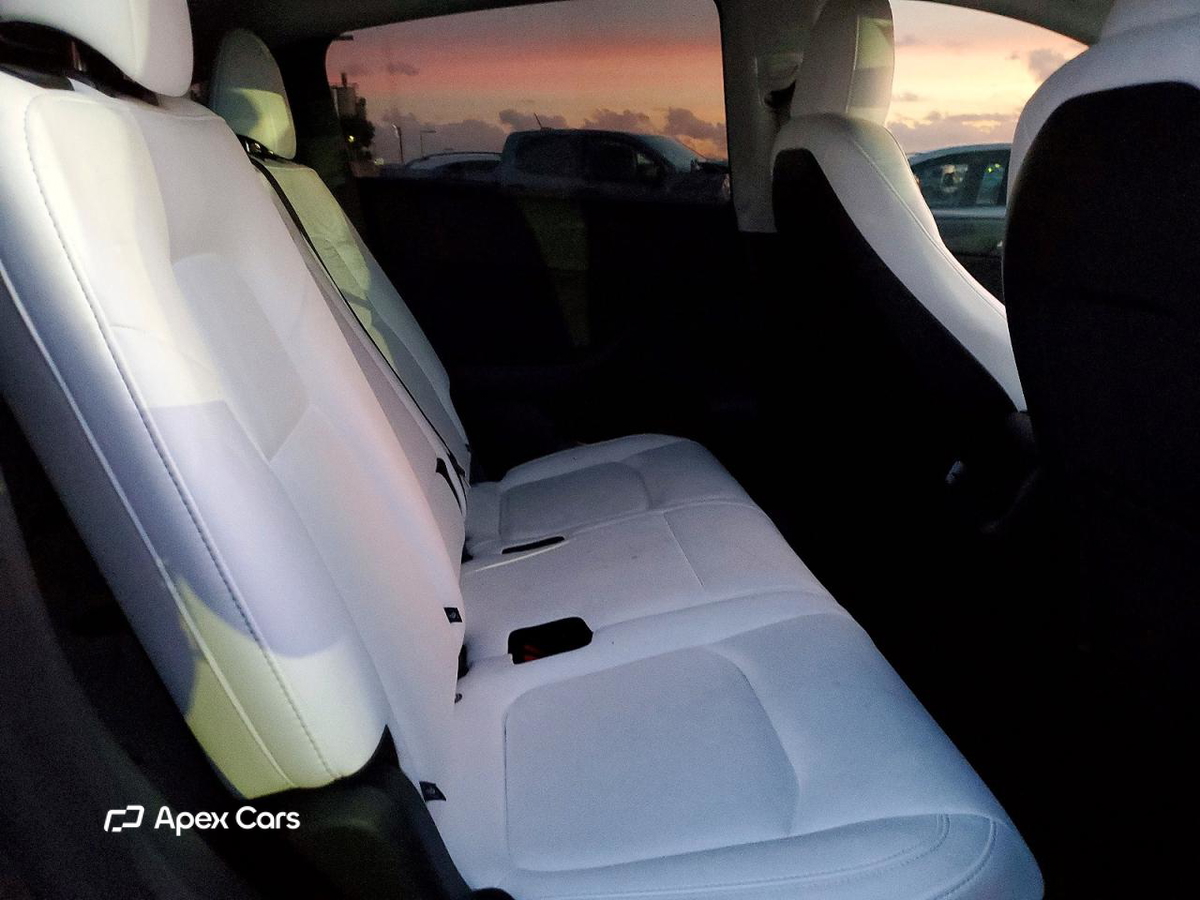 Tesla Model Y 2025