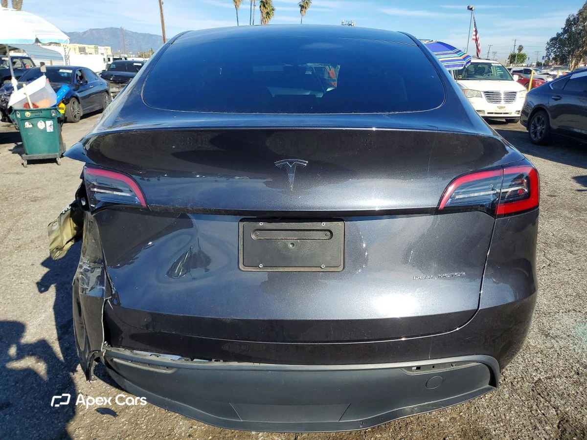 Tesla Model Y 2024
