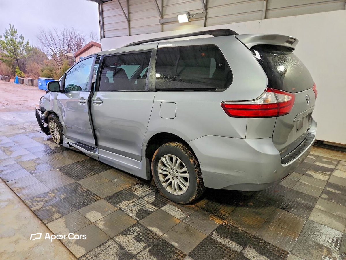 Toyota Sienna 2016