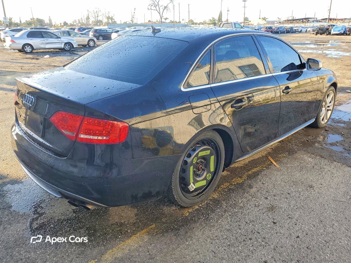 Audi RS4 2011