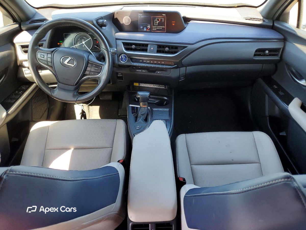 Lexus UX 2021