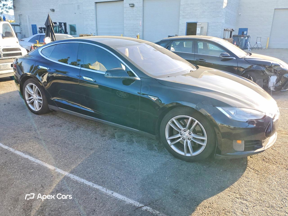 Tesla Model S 2015