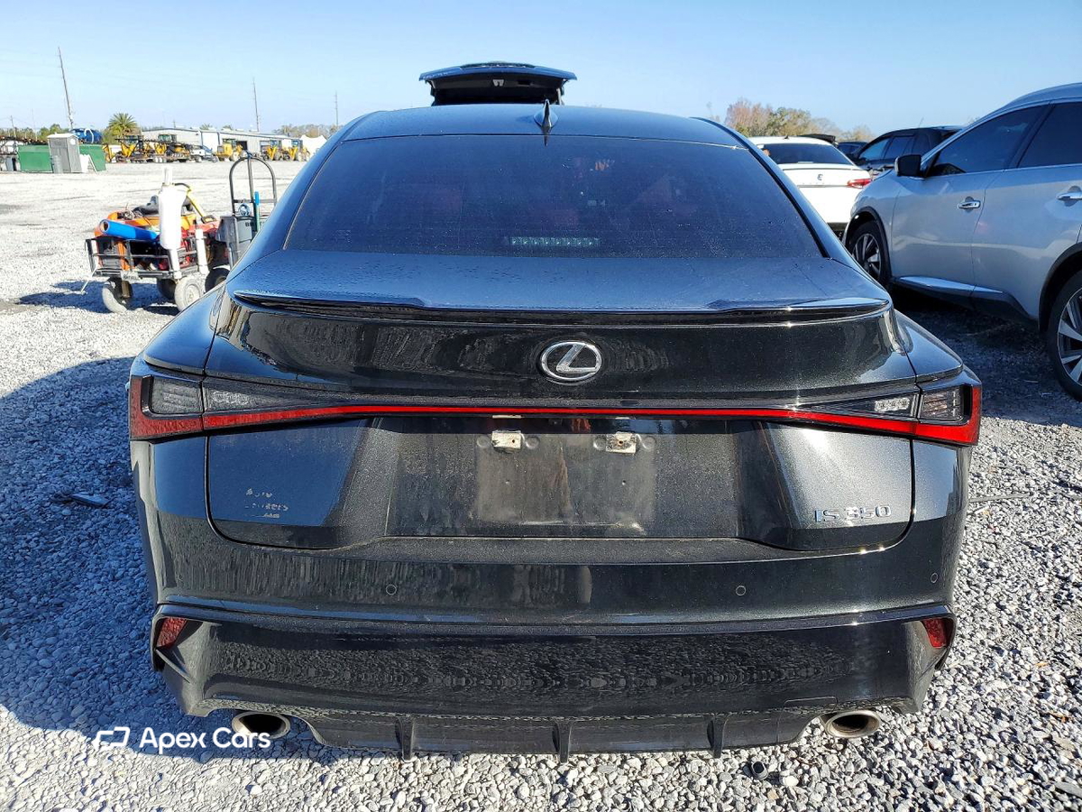 Lexus IS 2024