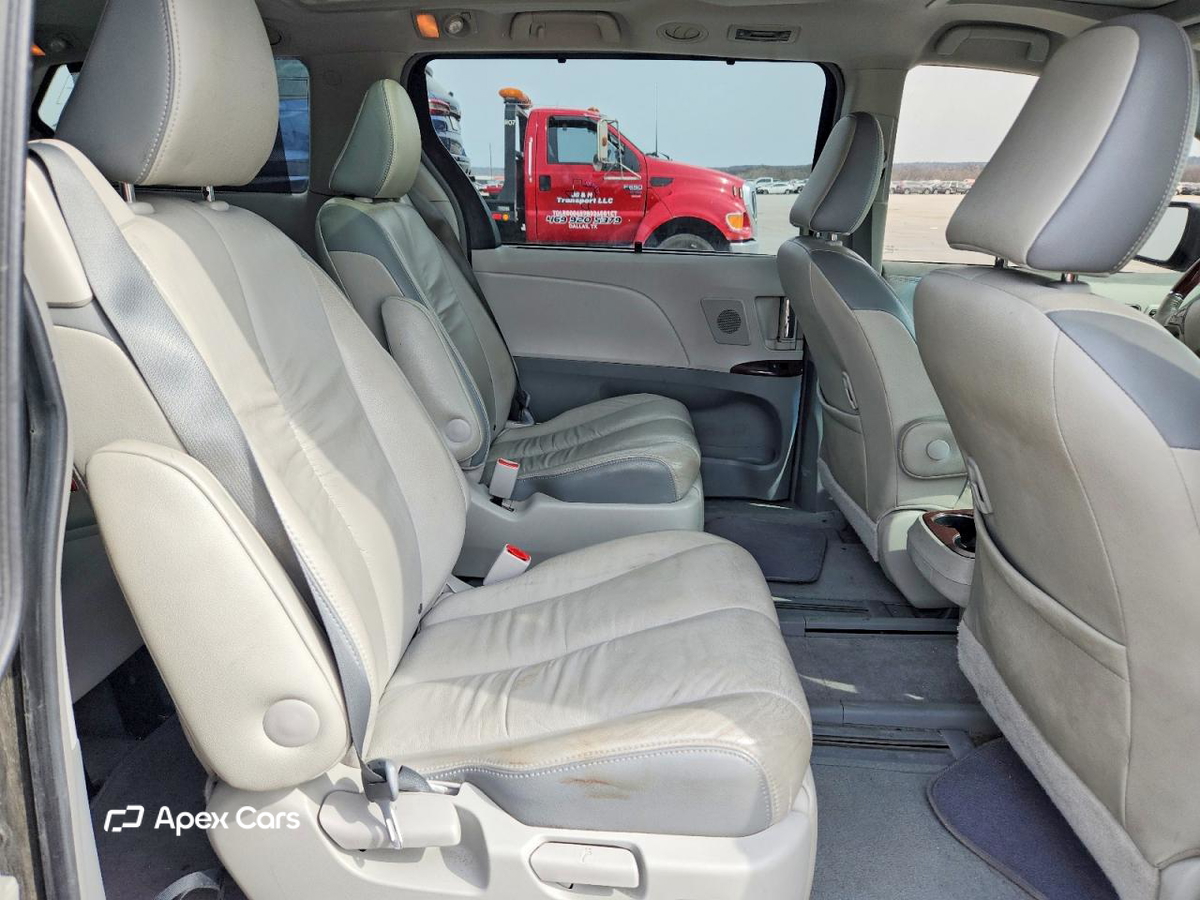 Toyota Sienna 2012
