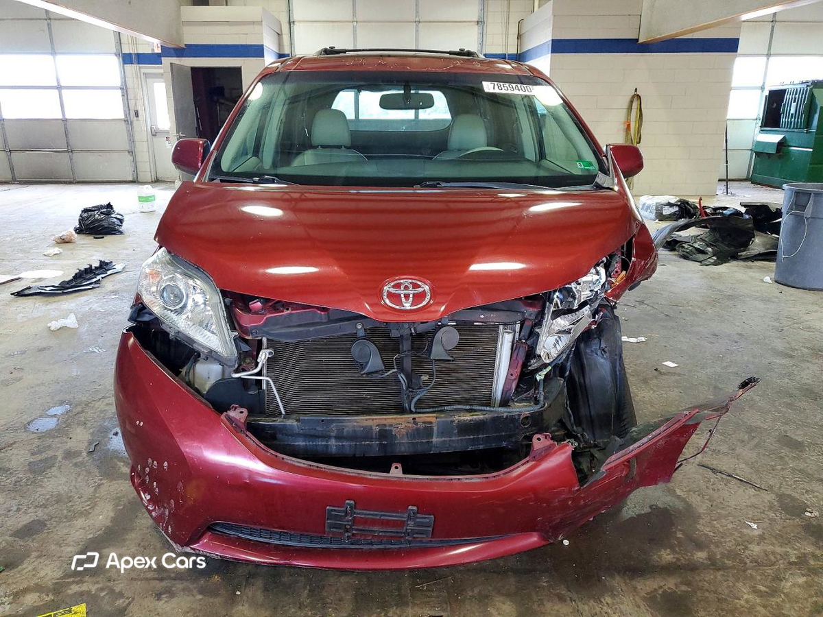 Toyota Sienna 2011