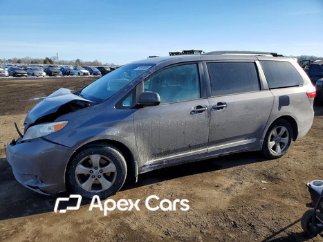 Toyota Sienna 2015 - Image 1 of 14