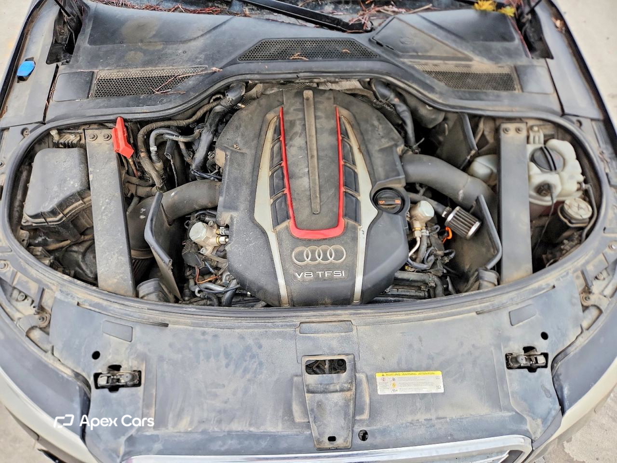 Audi S8 2013