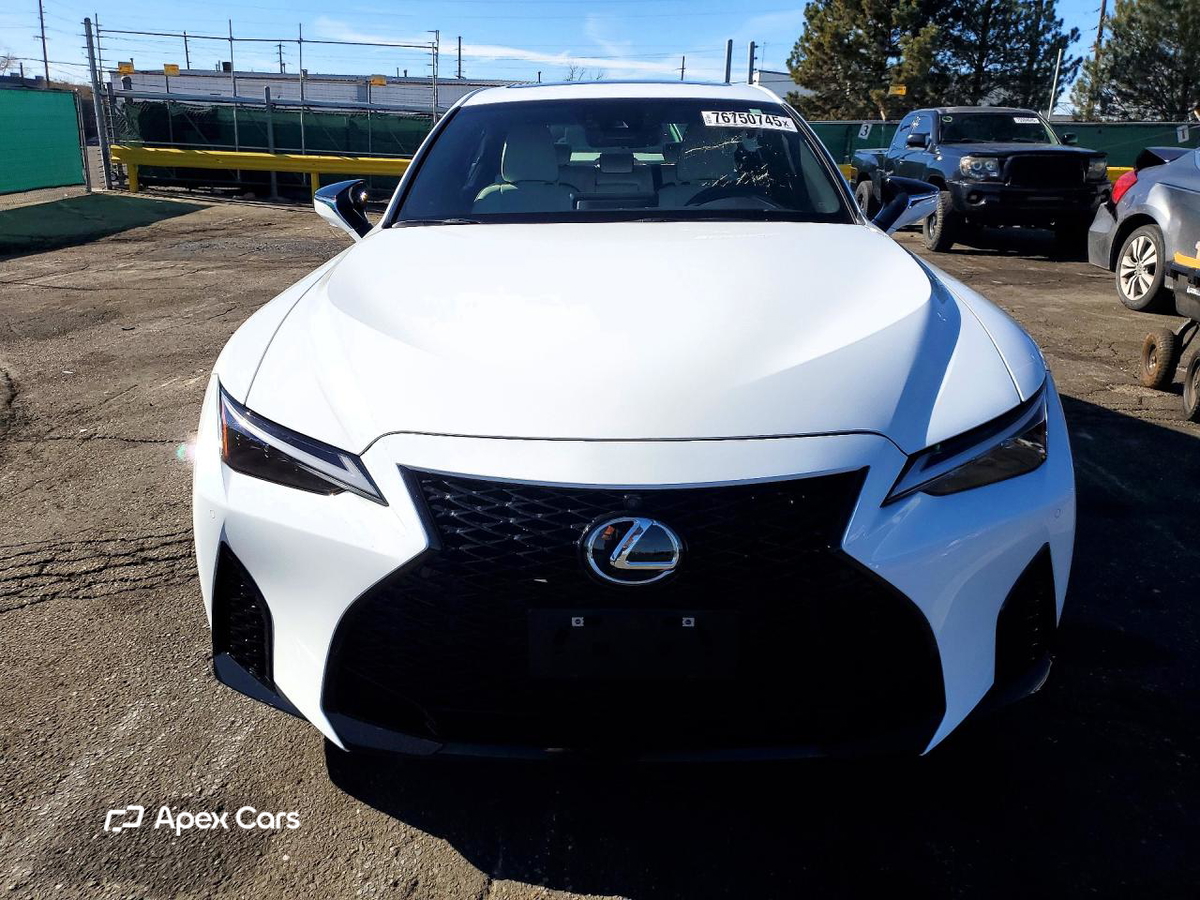 Lexus IS 2023