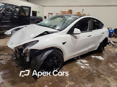Tesla Model Y 2021 - Image 1 of 14