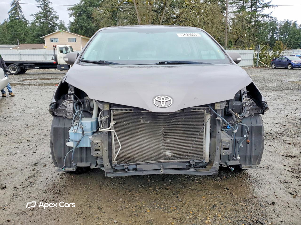 Toyota Sienna 2014
