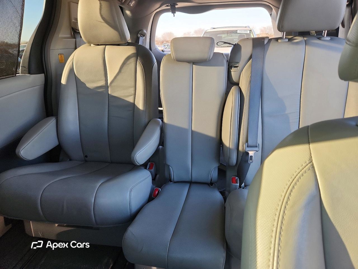 Toyota Sienna 2012