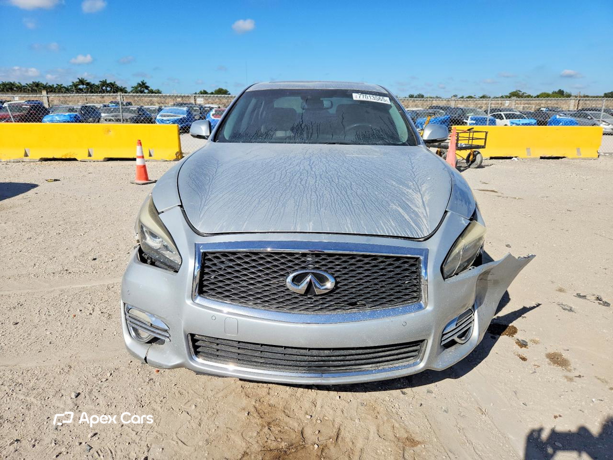 Infiniti M 2011