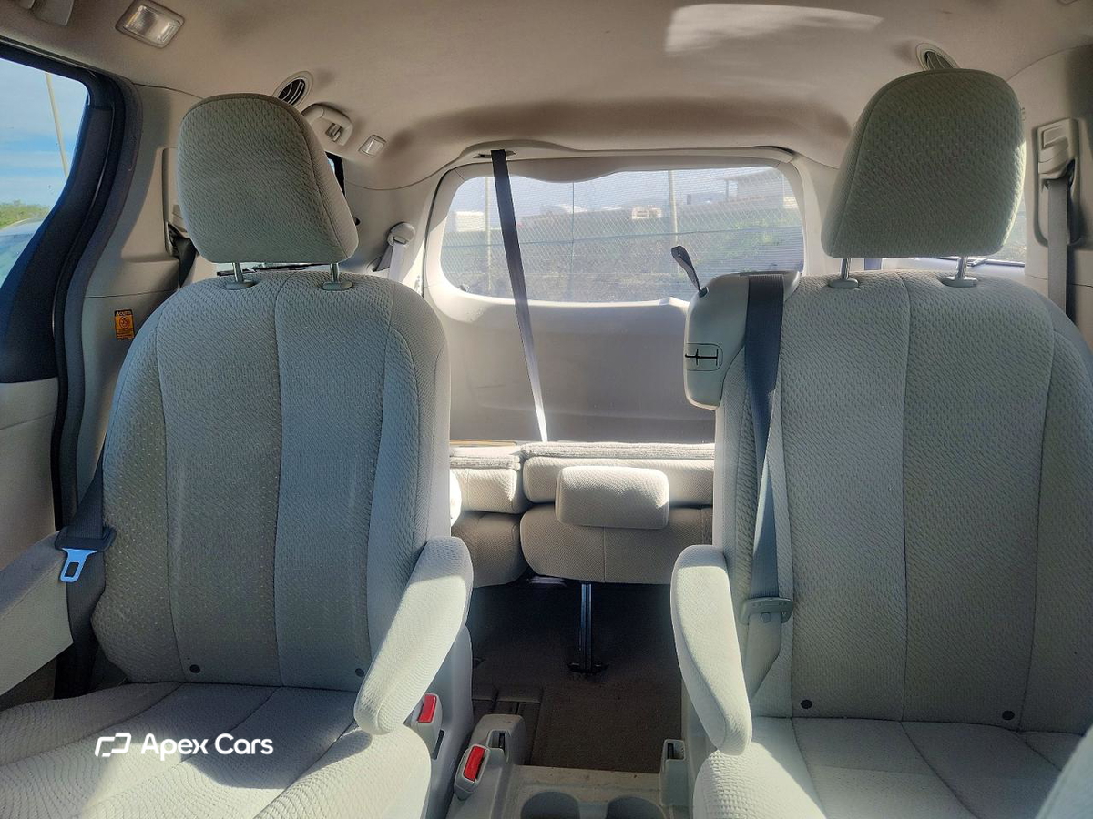 Toyota Sienna 2011