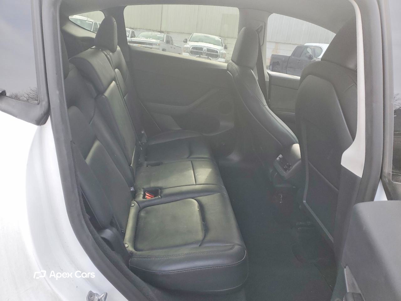 Tesla Model Y 2025
