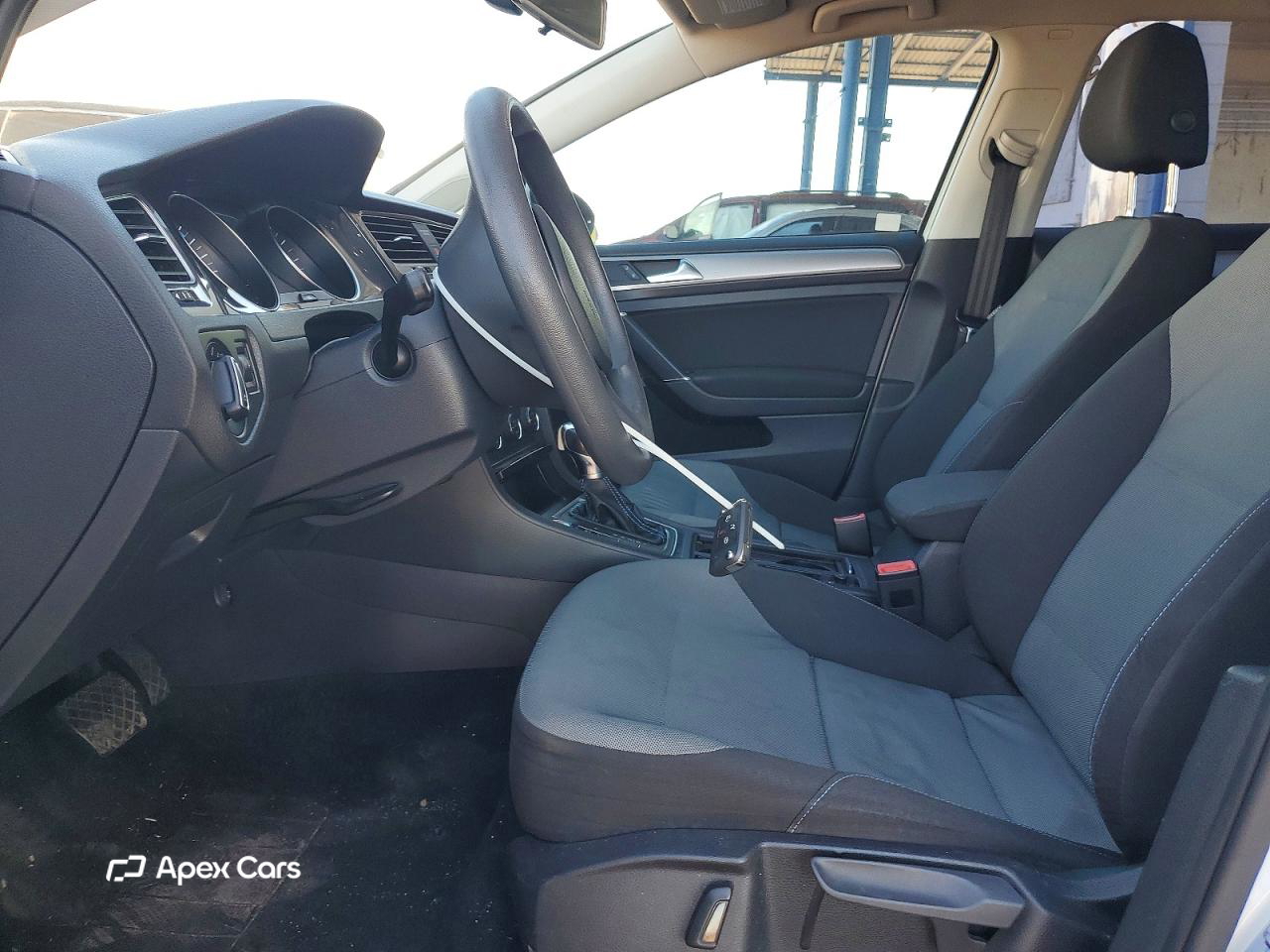 Volkswagen e Golf 2016