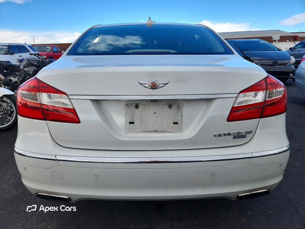 Hyundai Genesis 2013