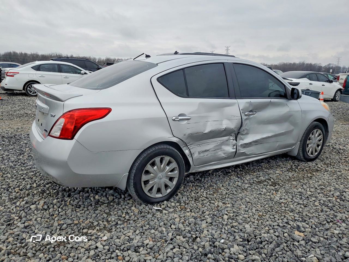 Versa 2013