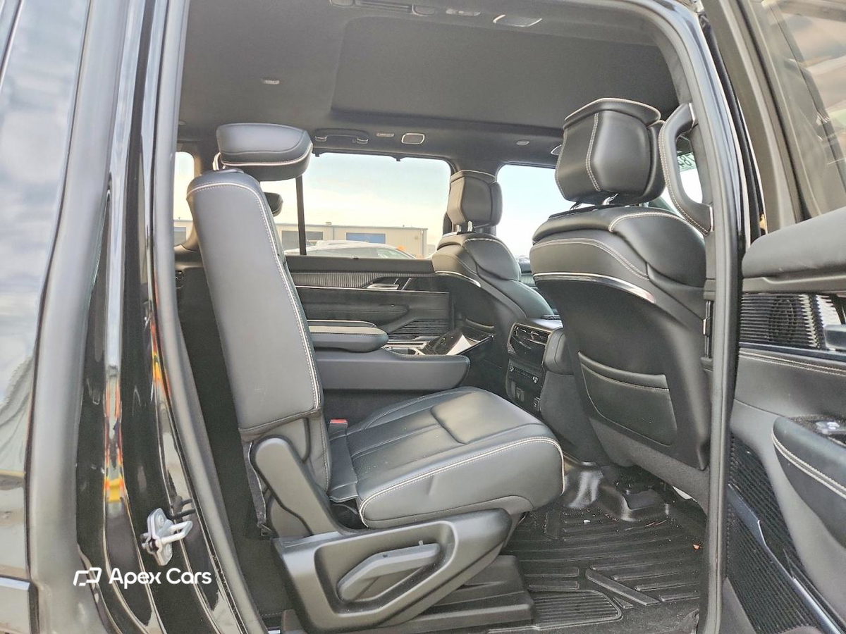 Jeep Grand Wagoneer 2023