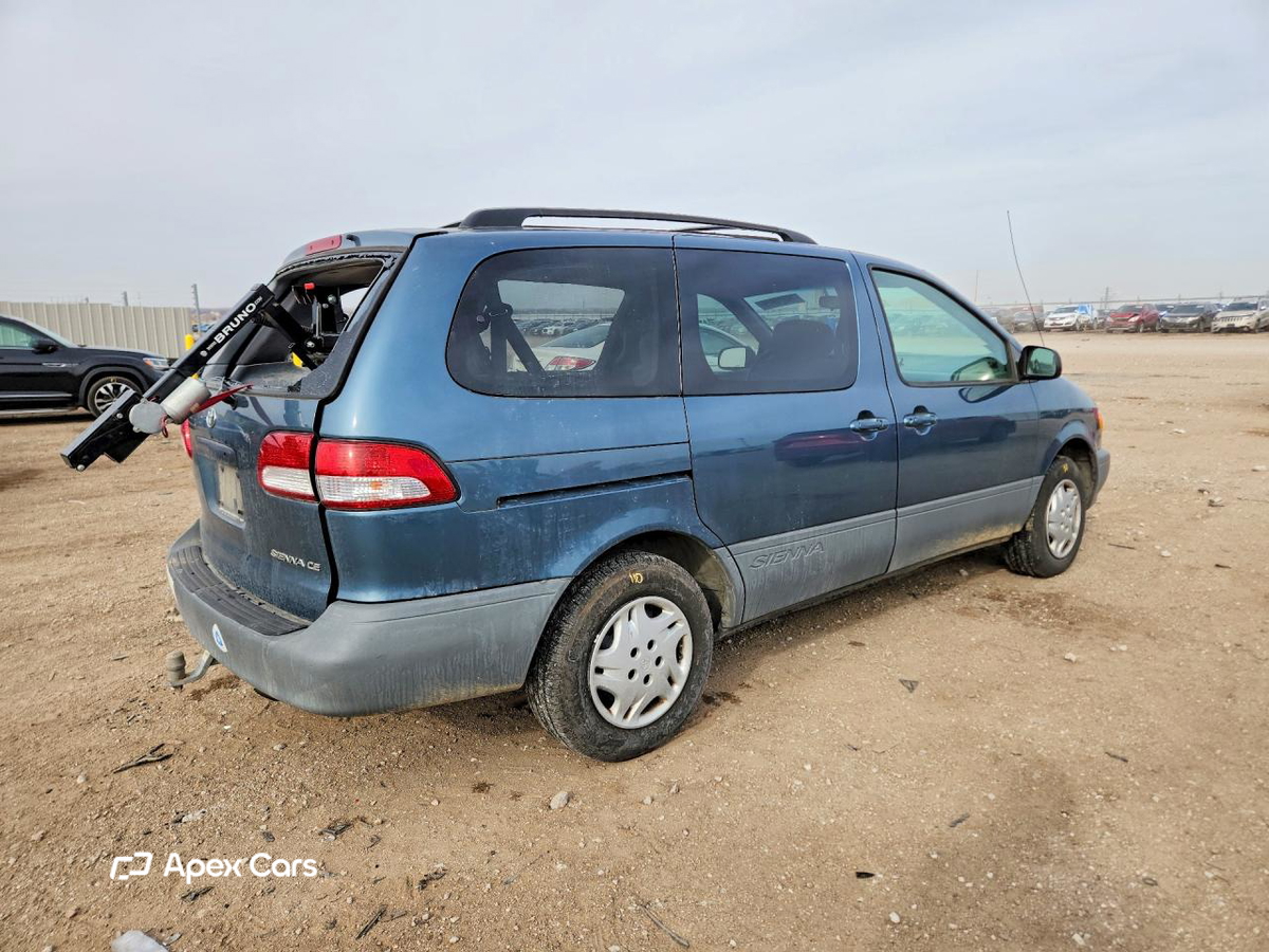 Toyota Sienna 2003