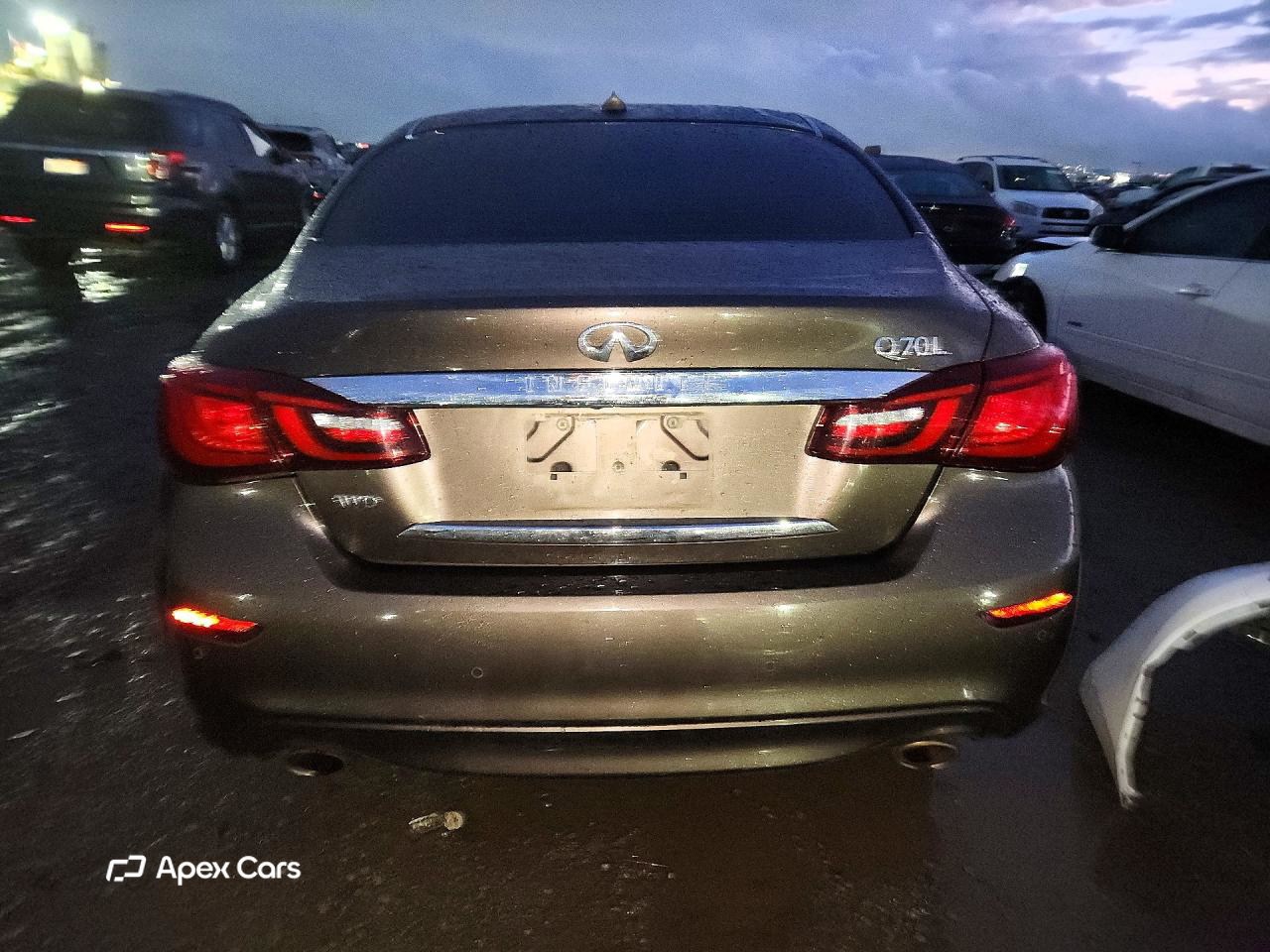 Infiniti Q70 2015
