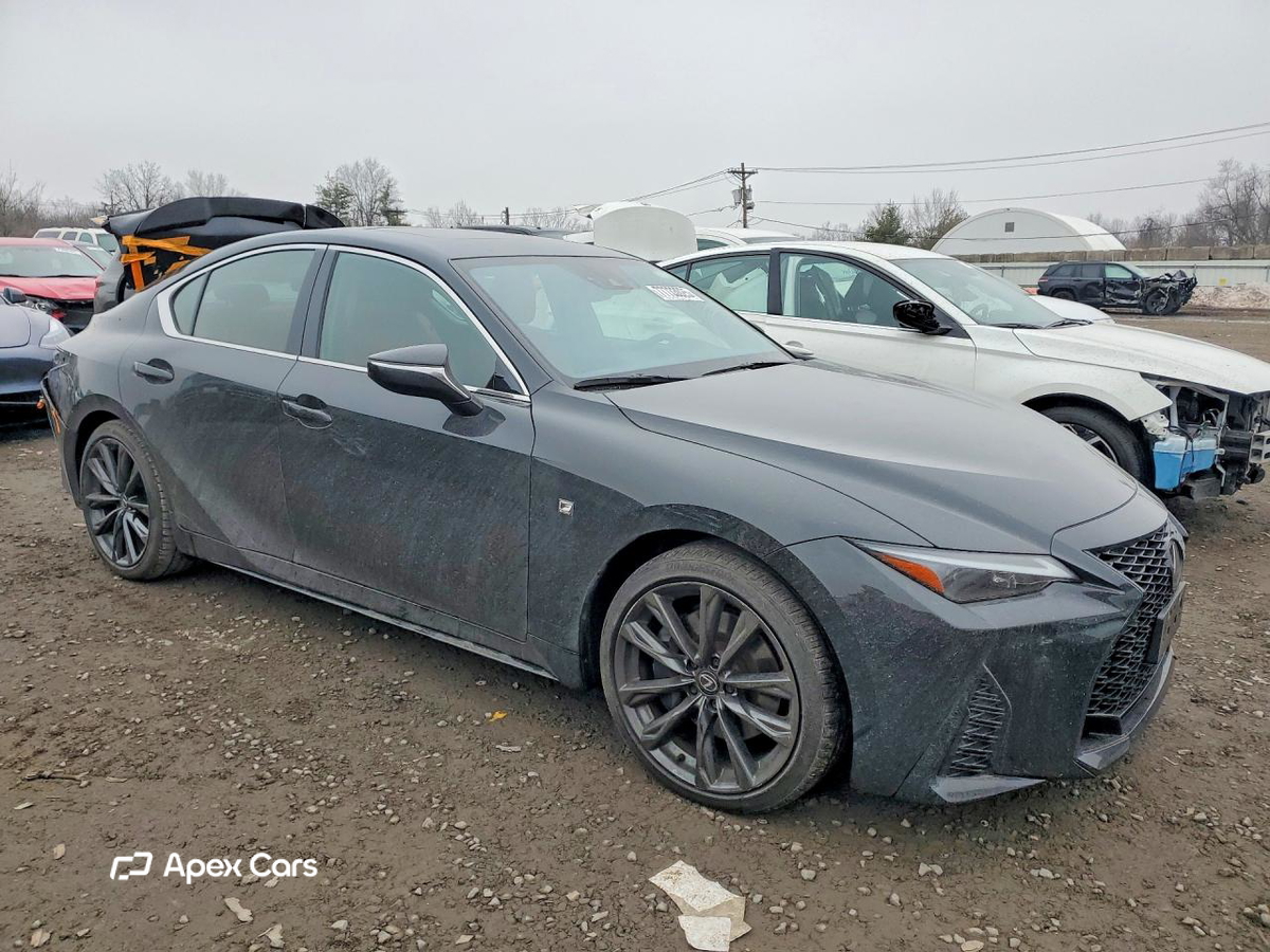 Lexus IS 2024