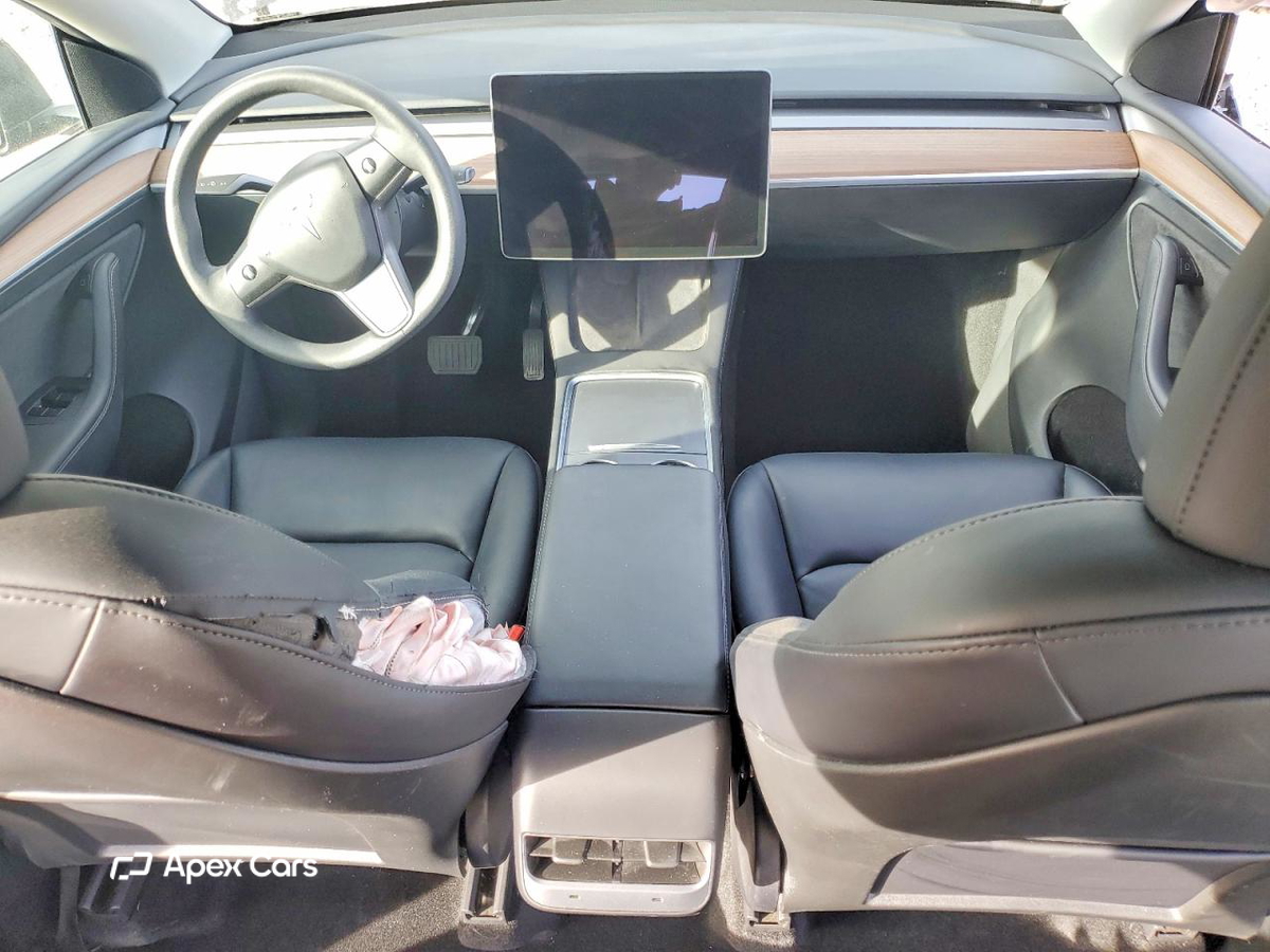 Tesla Model Y 2025