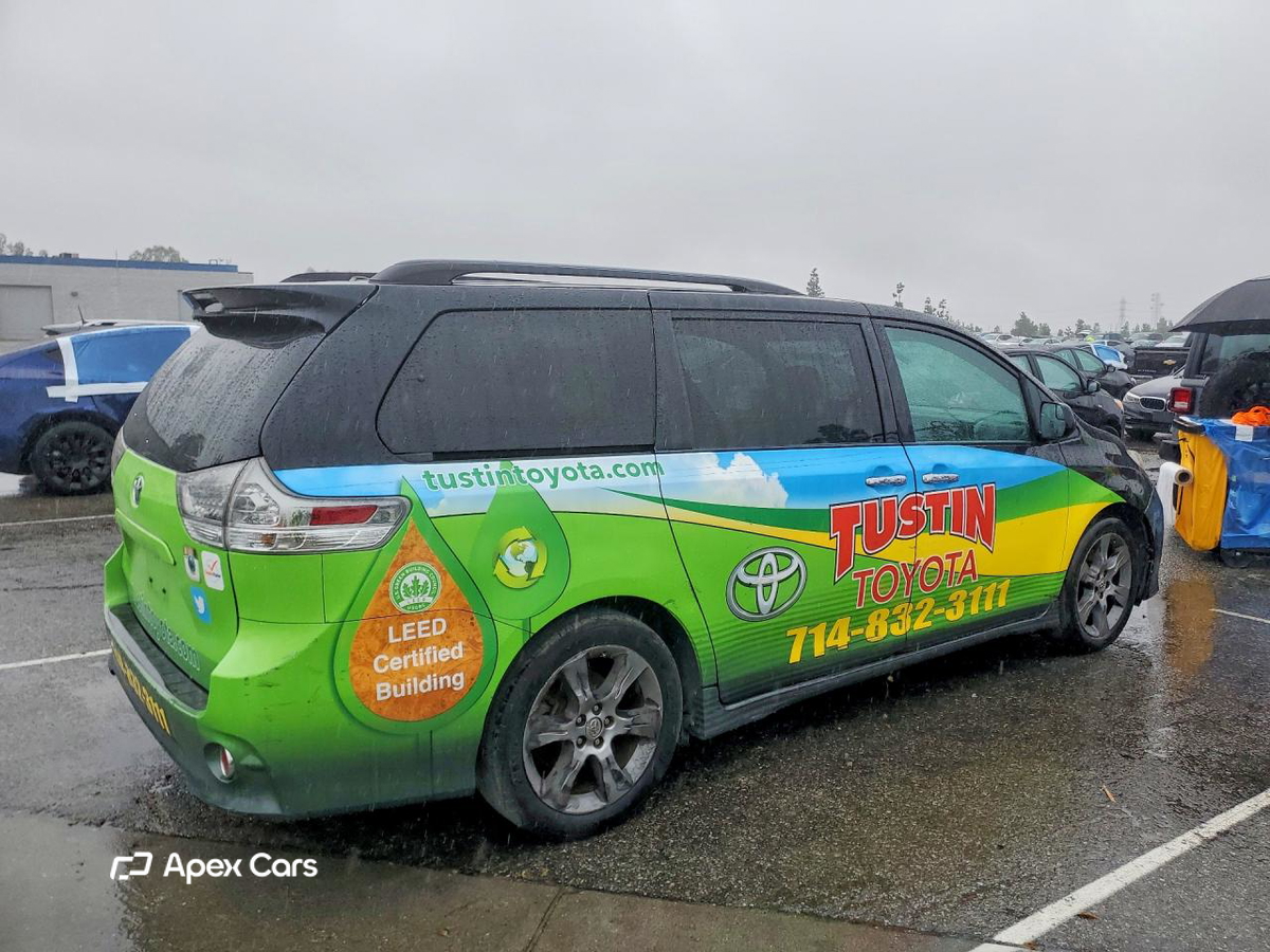 Toyota Sienna 2015