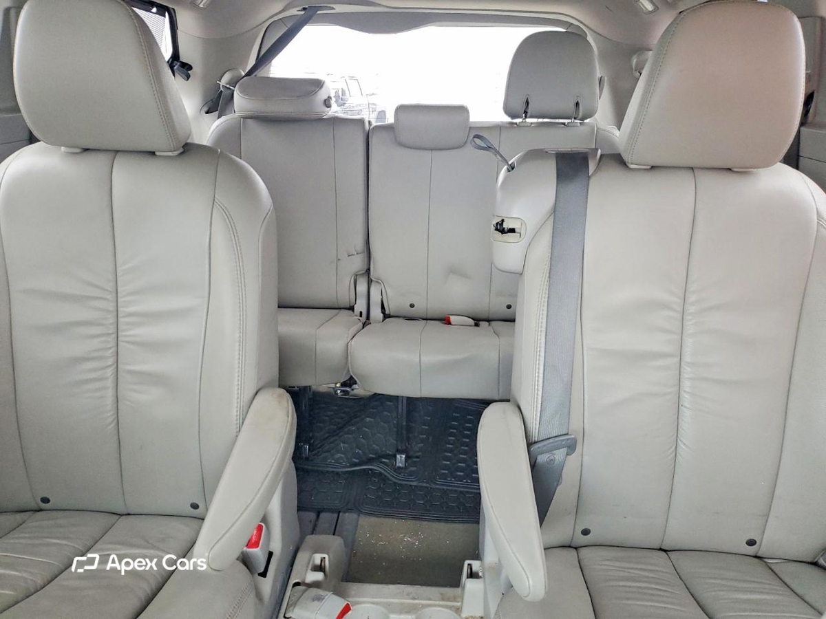 Toyota Sienna 2012