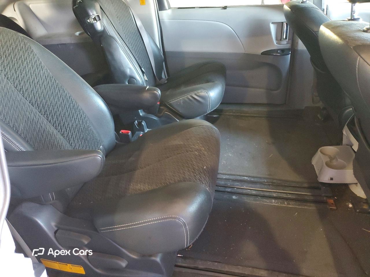 Toyota Sienna 2011