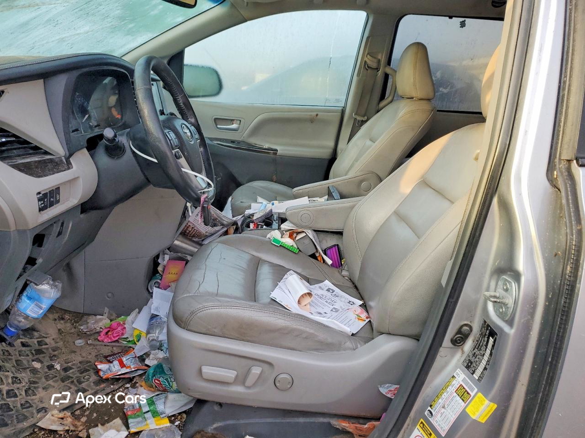 Toyota Sienna 2015