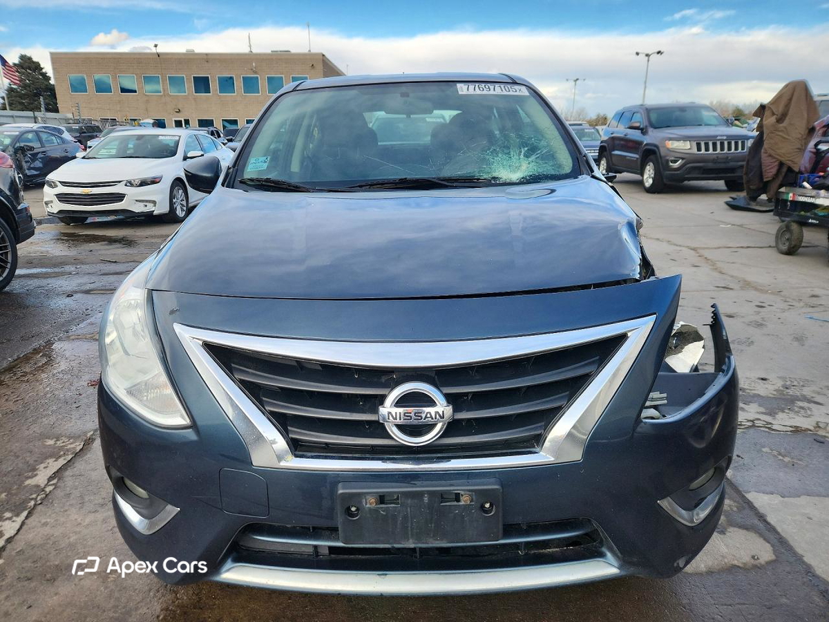 Nissan Versa 2015