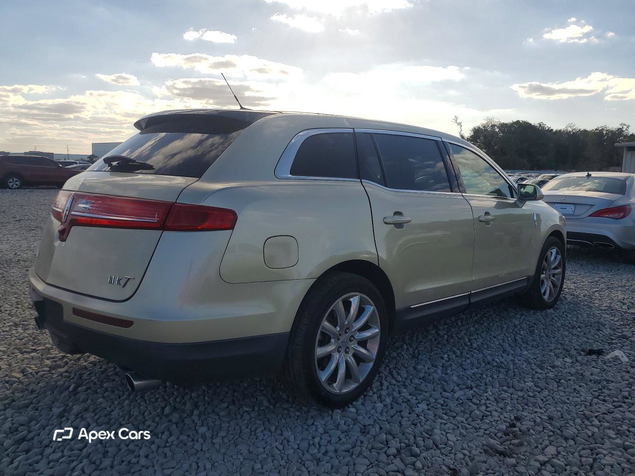 Lincoln MKT 2010