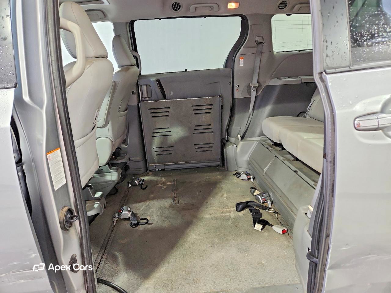 Toyota Sienna 2016