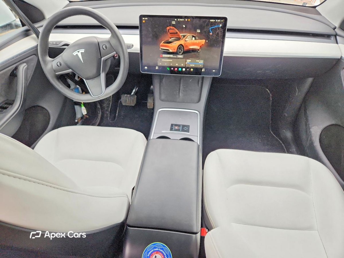 Tesla Model Y 2025