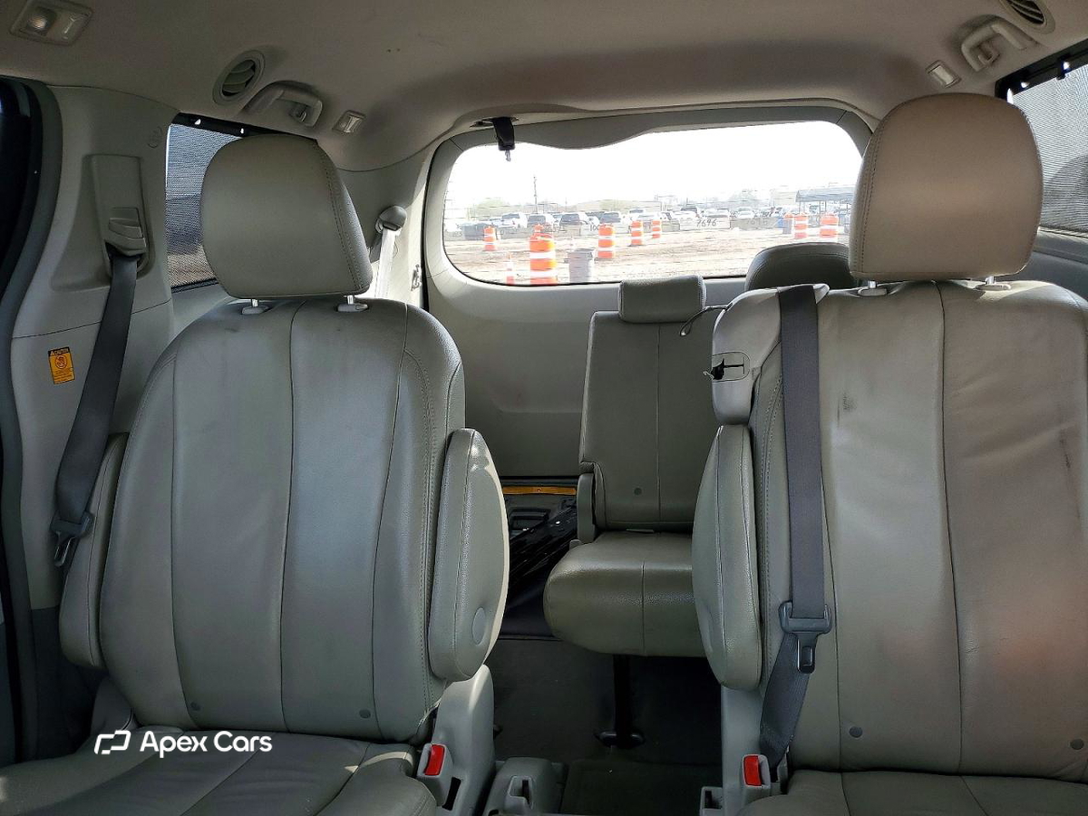 Toyota Sienna 2011