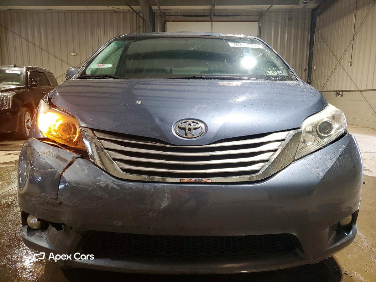 Toyota Sienna 2016