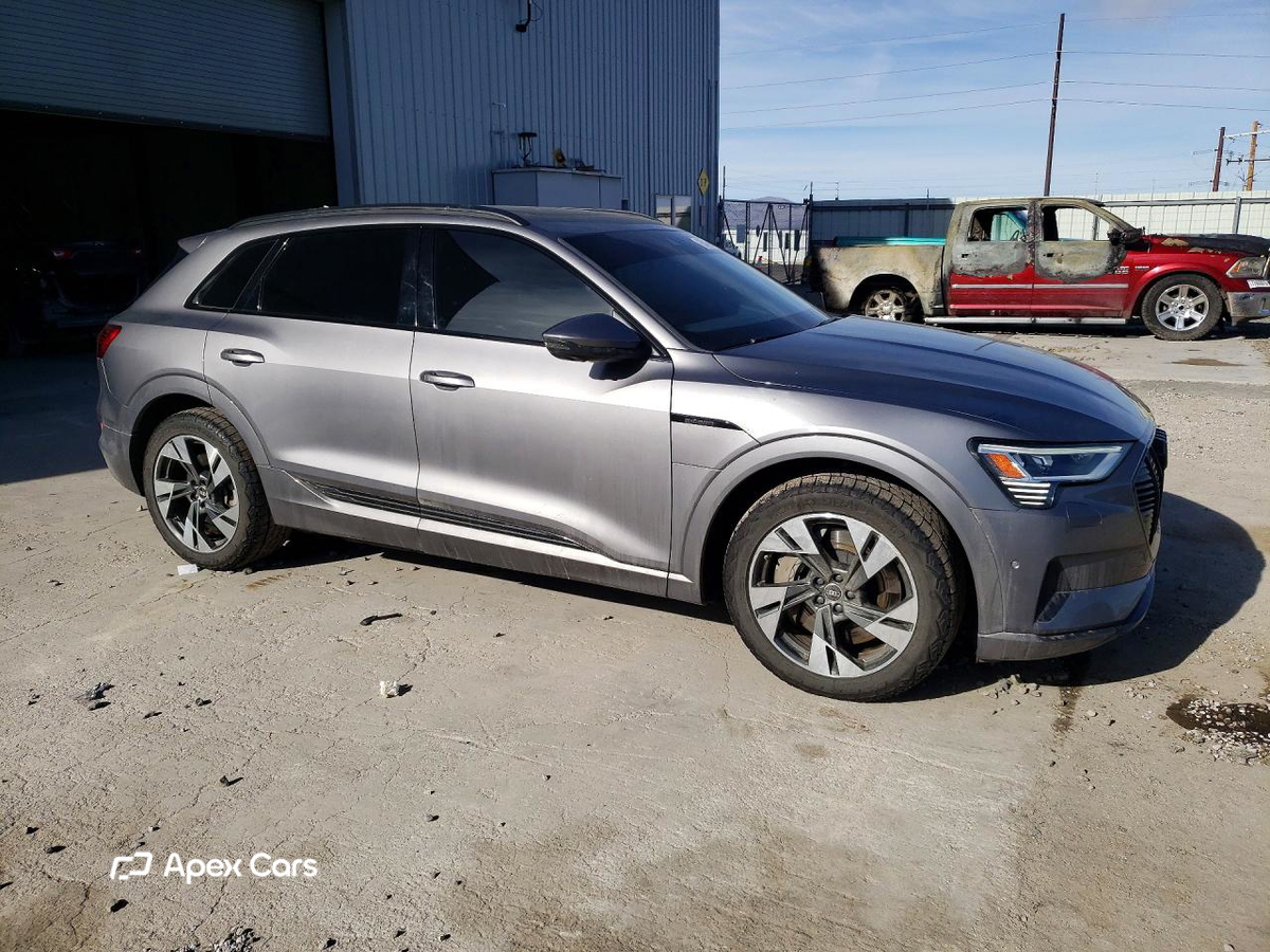 Audi e-tron 2022