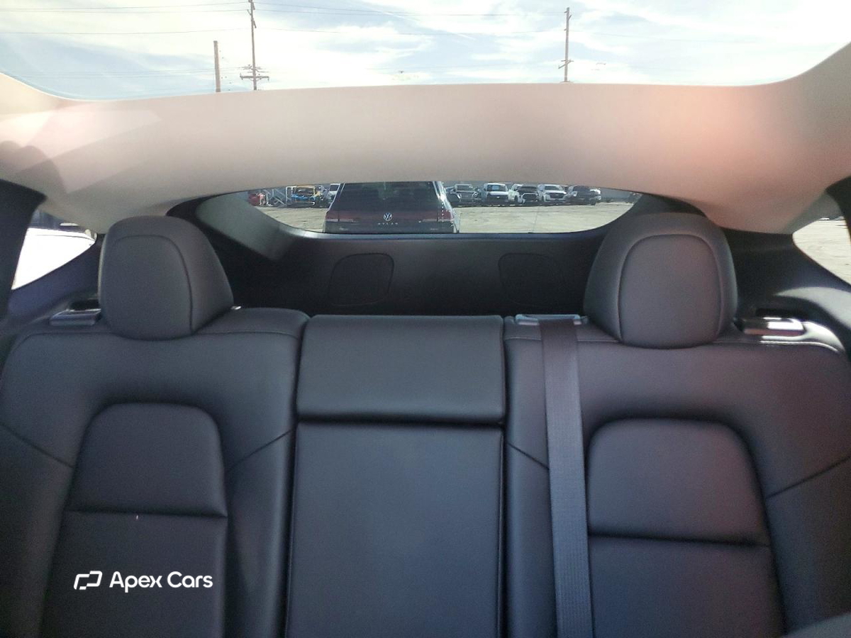 Tesla Model Y 2025