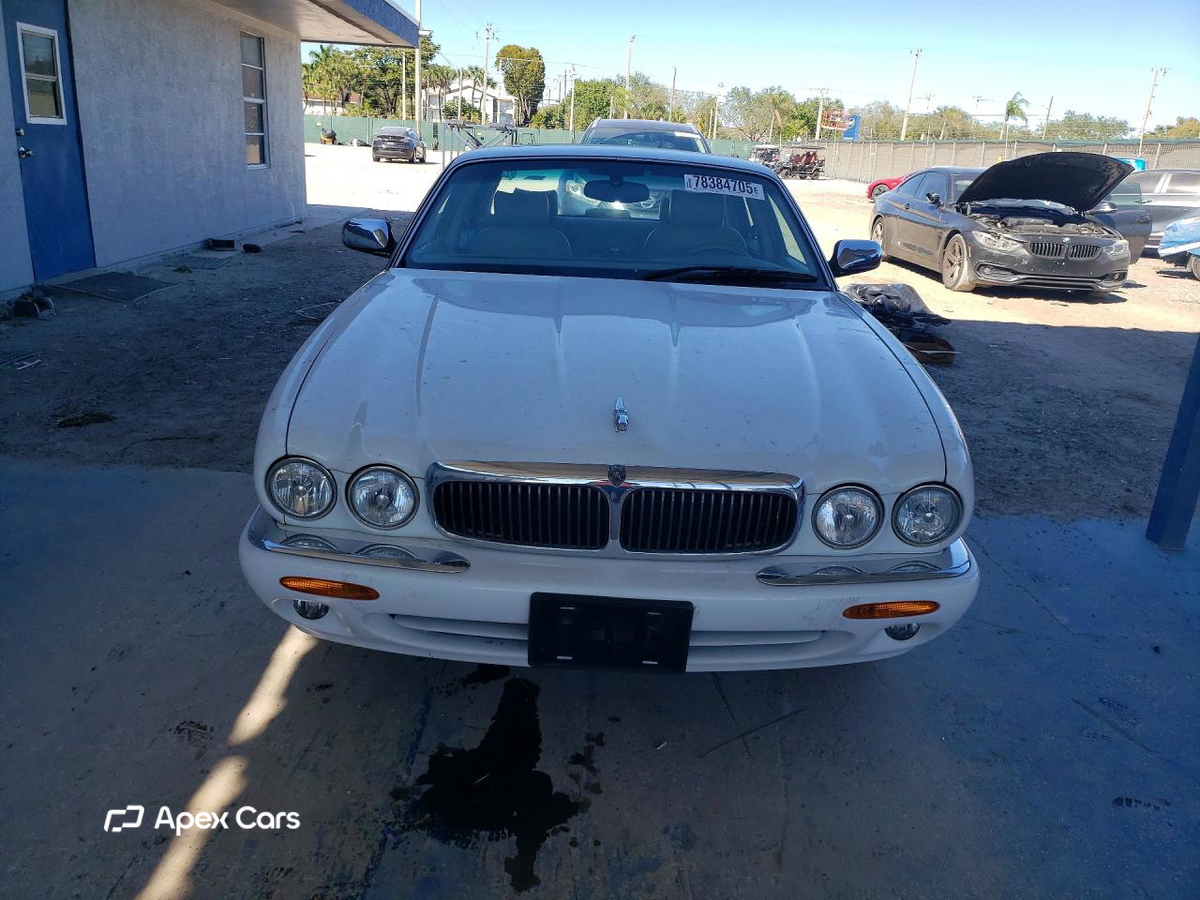 Jaguar XJR 2000