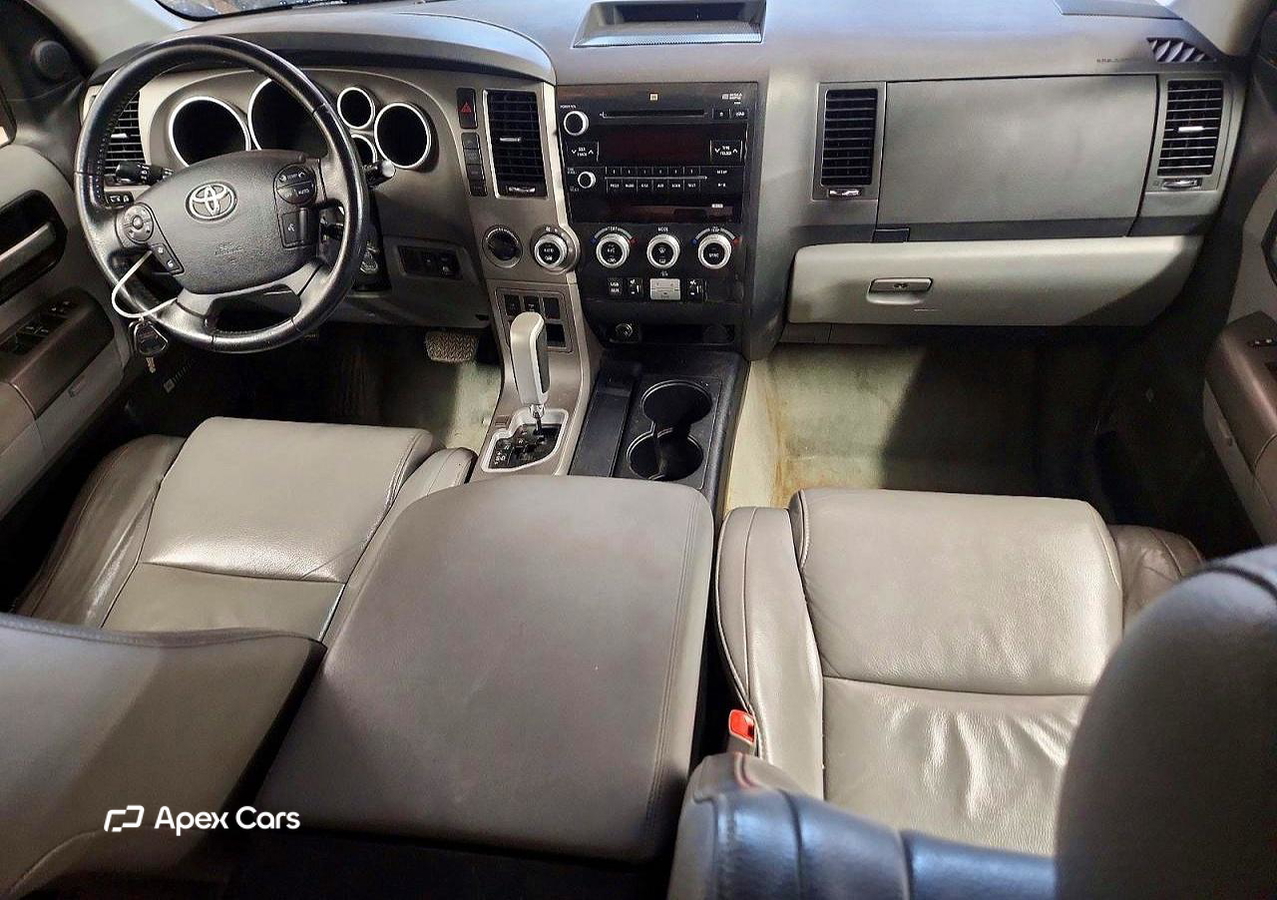Toyota Sequoia 2010