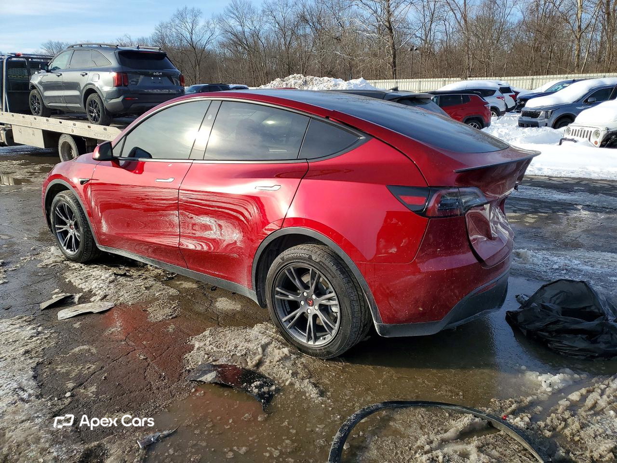Tesla Model Y 2025