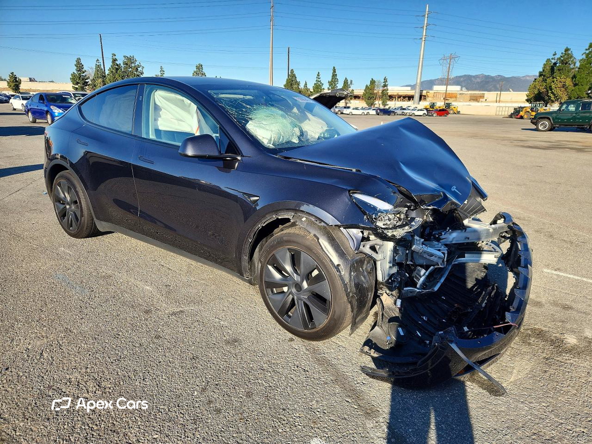 Tesla Model Y 2025