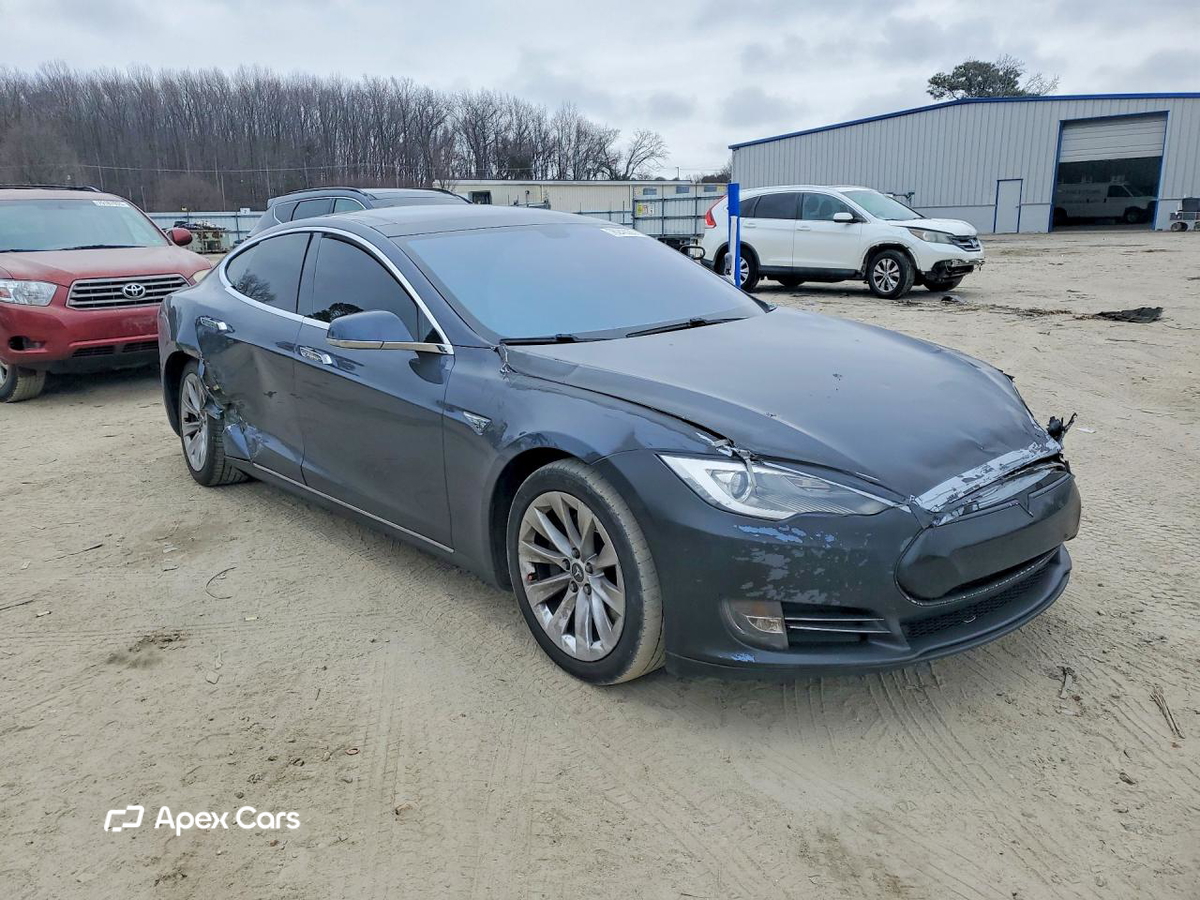 Tesla Model S 2014
