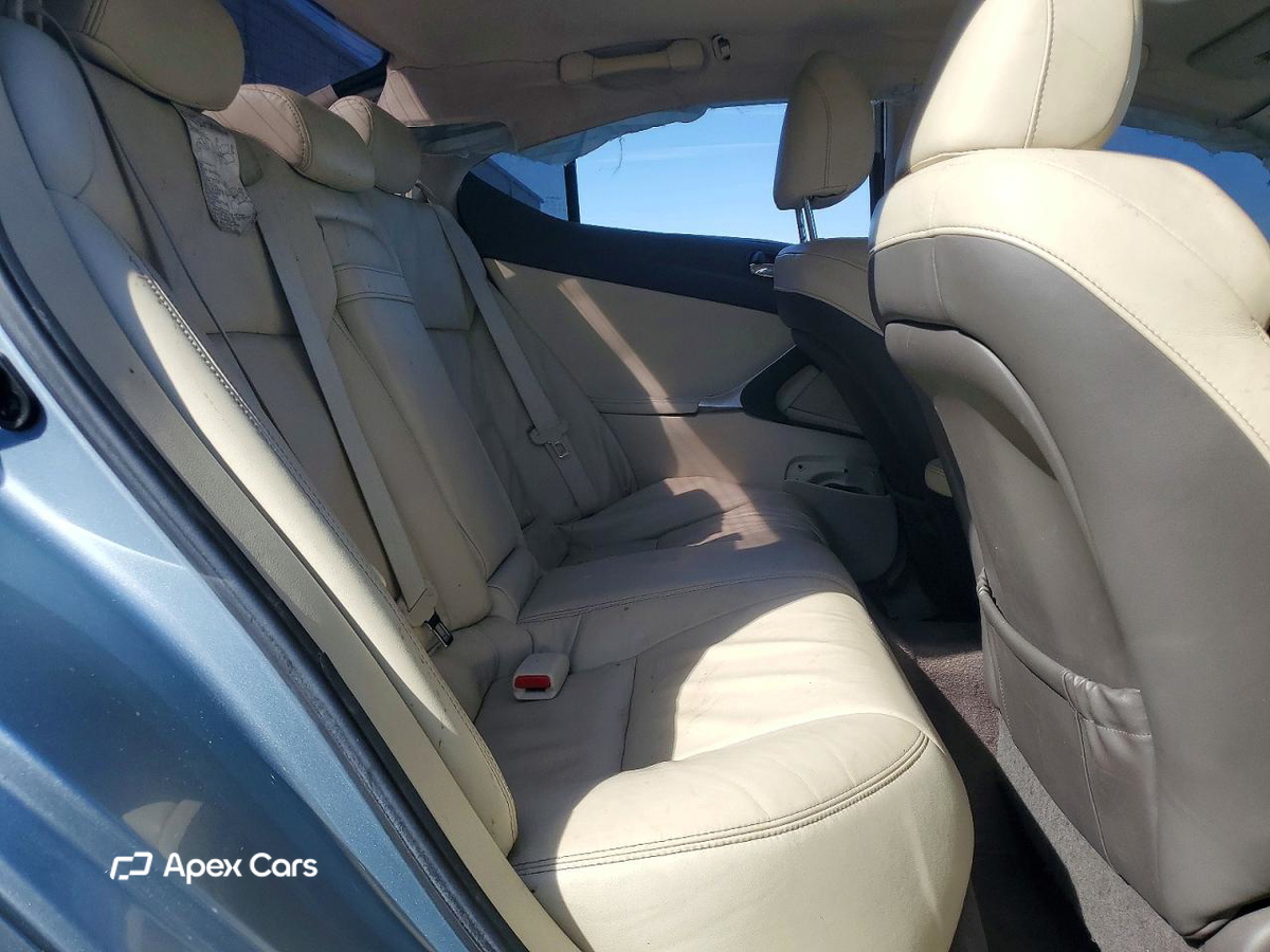 Lexus IS 2010