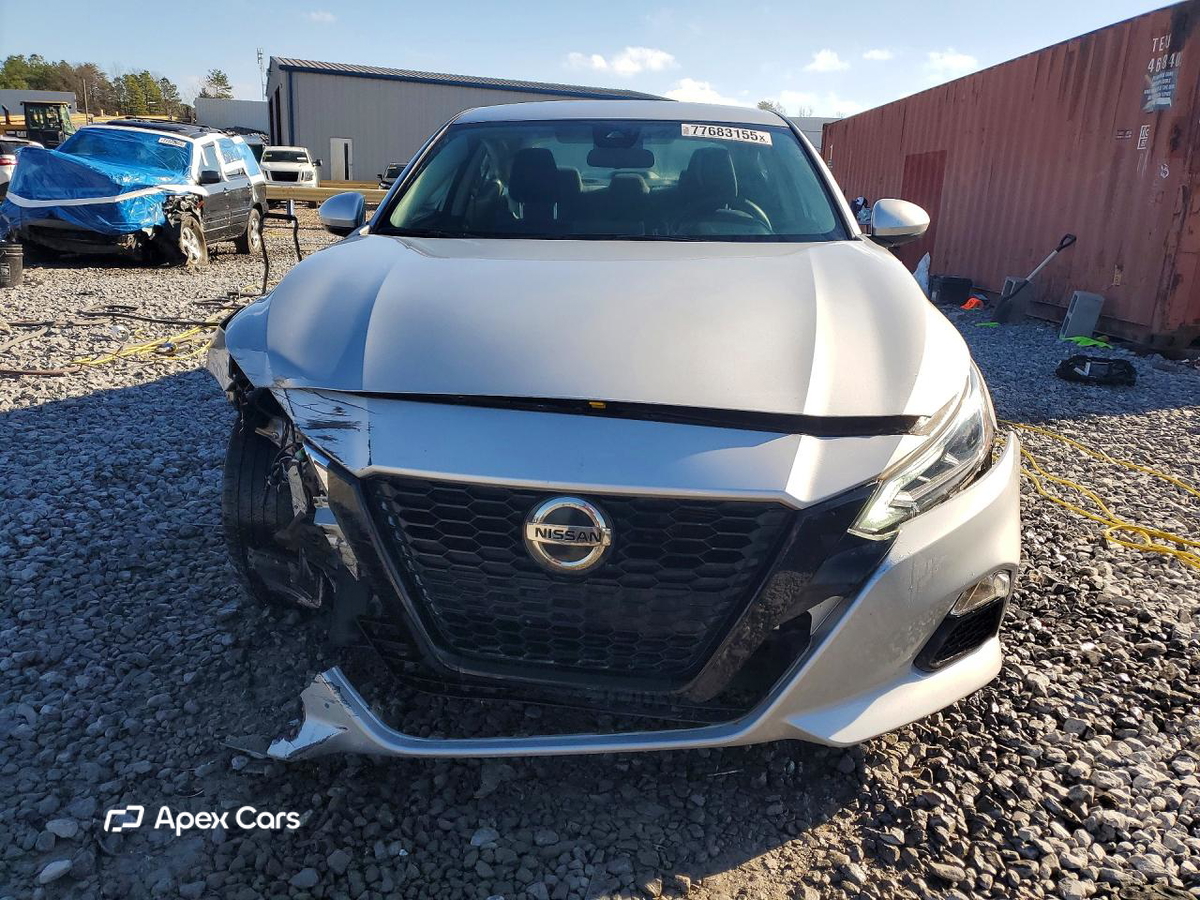 Nissan Altima 2021