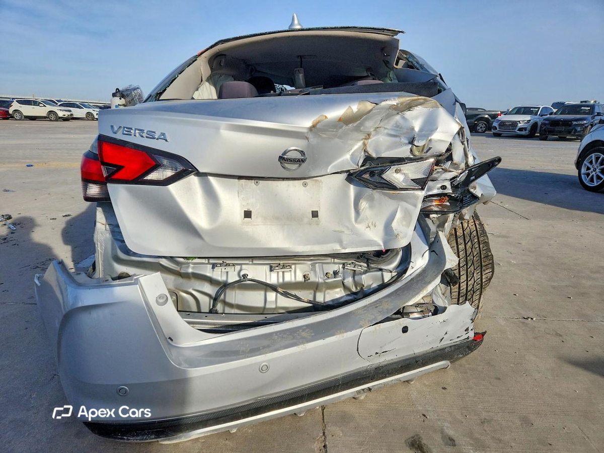 Nissan Versa 2021