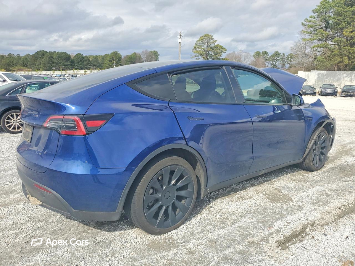 Tesla Model Y 2024