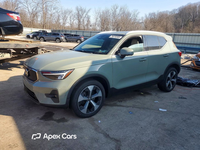 2023 Volvo XC40 - Image 1 of 5