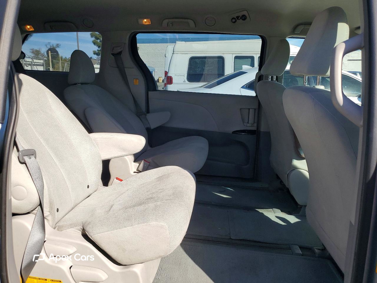 Toyota Sienna 2013