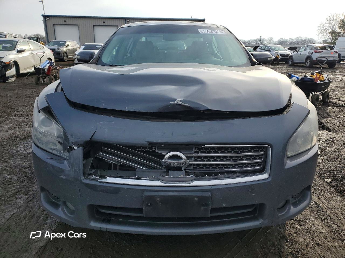 Nissan Maxima 2010